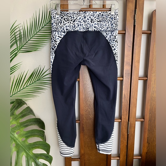 Athleta Petal Salutation 7/8 ankle leggings, size S - Picture 7 of 13